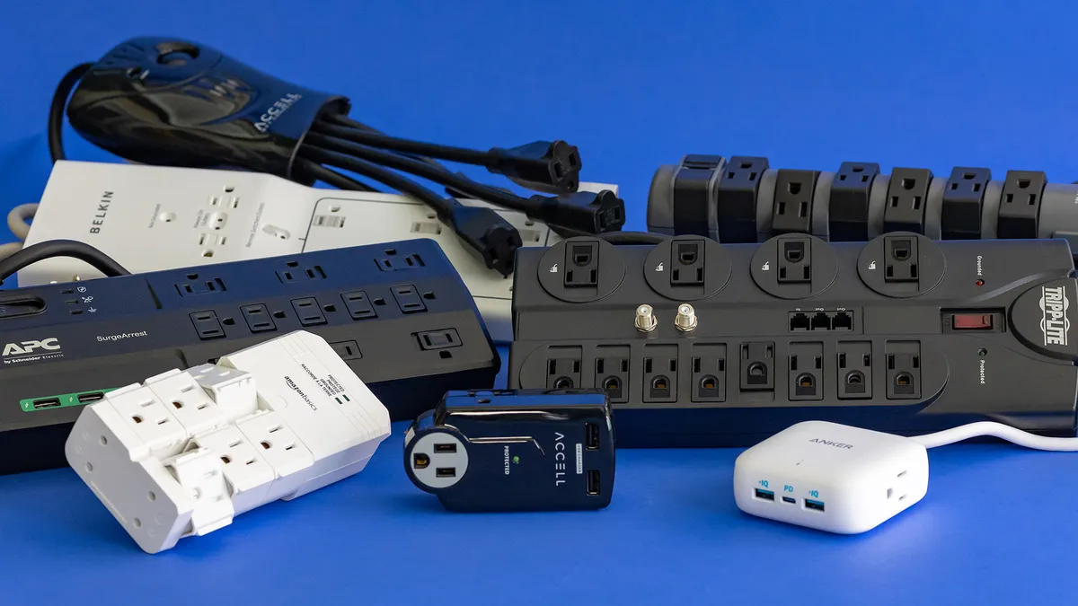 Outlet Extender Surge Protector Power Strip 6 AC 4 USB 2 USB-C Ports