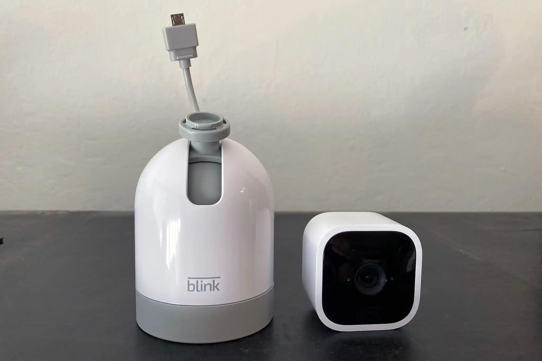 Blink Mini Pan-Tilt Camera – indoor plug-in security camera with pan/tilt mount